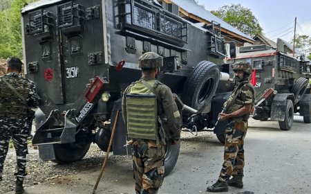 जम्मू-कश्मीर के अखनूर क्षेत्र में आतंकियों का सूपड़ा साफ करने के मकसद से सेना के बीएमपी 2 टैंक तैनात