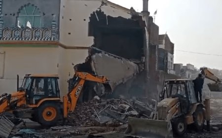 उत्तर प्रदेश के फतेहपुर में नूरी मस्जिद पर 13 दिसंबर से पहले बुलडोजर एक्शन को लेकर संग्राम