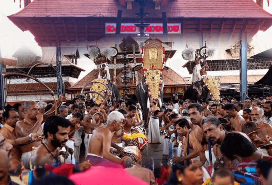  गुरुवयूर श्री कृष्ण मंदिर - 'जनता की असुविधा का हवाला देकर पूजा कैसे रोक दी गई. पूजा भगवान के लिए है - सुप्रीम कोर्ट