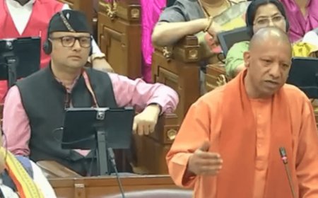 समाजवादियों का यही दोहरा चरित्र है कि अपने बच्चों को इंग्लिश और दूसरे के बच्चों को उर्दू पढ़ाओ, कठमुल्ला,मौलवी बनाओ-योगी आदित्यनाथ