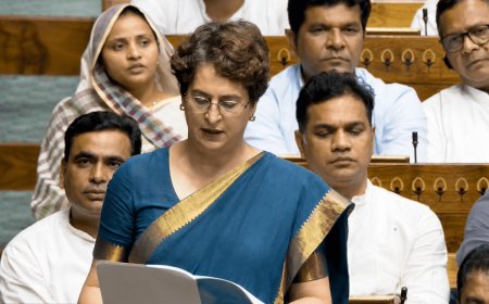 मैं पीएम मोदी गृह मंत्री से पूछना चाहती हूं कि मासूम छात्रों पर लाठी चलाने की क्या जरूरत थी. पैलेट गन चलाने का आदेश किसने दिया. क्या ये छात्र आतंकवादी थे -प्रियंका गांधी