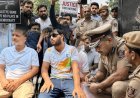 आखिरकार राहुल गांधी के धरने से झुकी सरकार? दिल्ली पार्लियामेंट स्ट्रीट पुलिस स्टेशन के बाहर गरजा विपक्ष, पैलेट गन मामले में FIR पर बढ़ा दबाव