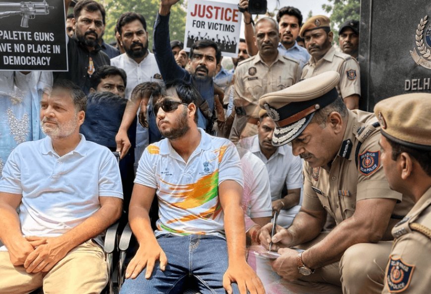 आखिरकार राहुल गांधी के धरने से झुकी सरकार? दिल्ली पार्लियामेंट स्ट्रीट पुलिस स्टेशन के बाहर गरजा विपक्ष, पैलेट गन मामले में FIR पर बढ़ा दबाव