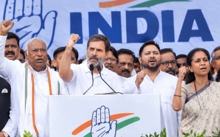 ‘लोकतंत्र और संविधान की रक्षा के लिए आर-पार की लड़ाई’, राहुल गांधी के घर INDIA गठबंधन का शक्ति प्रदर्शन; खड़गे, तेजस्वी और सुप्रिया सुले ने भरी हुंकार